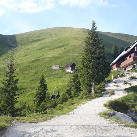 빌라 Moka Near Bled - Entire House With Garden, Grill & Free Parking 레쎄