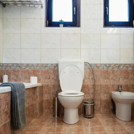 Entire For 6 Near Bled -private Garden, Grill & Free Parking