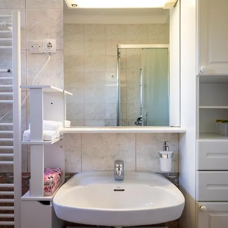 Вилла Entire For 6 Near Bled -private Garden, Grill & Free Parking *