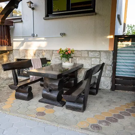 Entire For 6 Near Bled -private Garden, Grill & Free Parking *