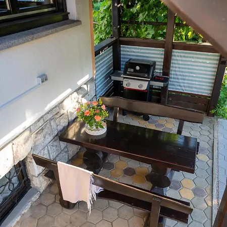 Entire For 6 Near Bled -private Garden, Grill & Free Parking