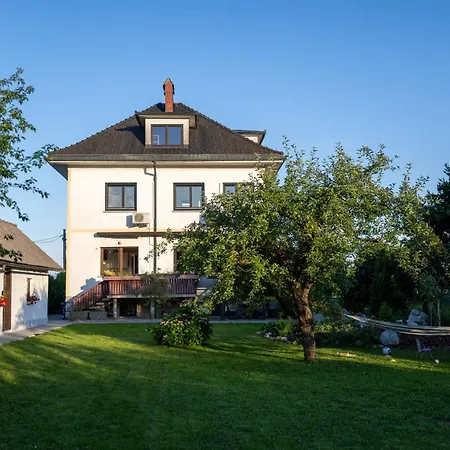 Вилла Entire For 6 Near Bled -private Garden, Grill & Free Parking *